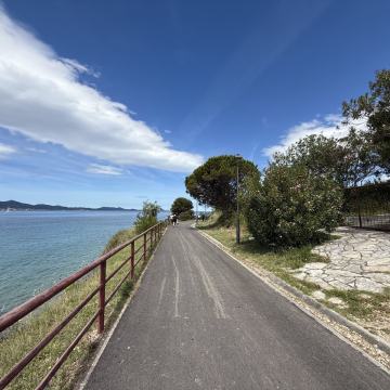 PRILIKA- PRVI RED UZ MORE- Kuća 480m2