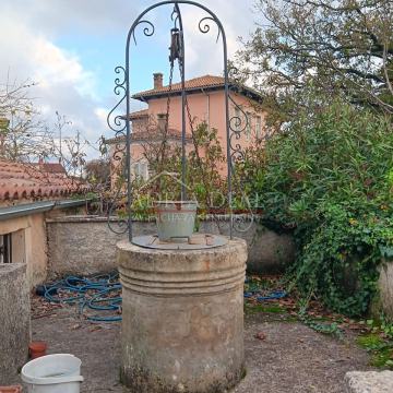 Pula, bliža okolica -kuća sa starom šternom