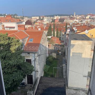 Pula, Centar - Stan sa dvije stambene jedinice u potkrovlju