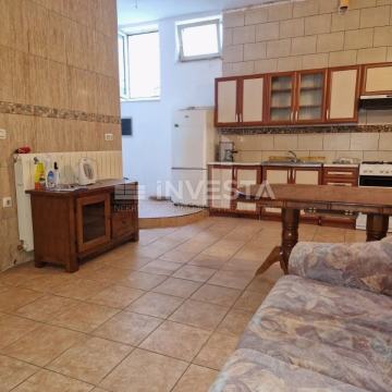 Pula, Gregovica, povoljan stan u suterenu blizu centra