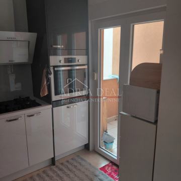 Pula, Jadreški -stan 56m2, 1.kat sa 2 balkona