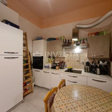 Pula, Kaštanjer, stan s galerijom blizu centra