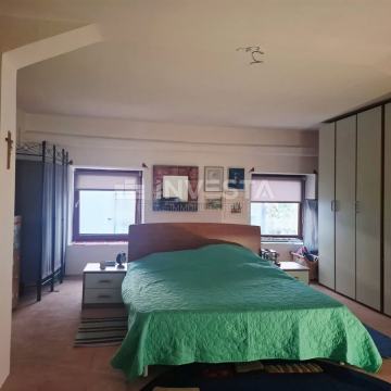 Pula okolica, adaptirana kamena kuća u nizu