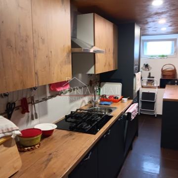 Pula, stan u suterenu u centru 52m2