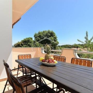 Pula, Štinjan - prostrana kuća s velikim potencijalom