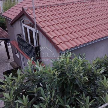 Pula, V.Vrh- kuća sa dvorištem 188m2,PRILIKA!