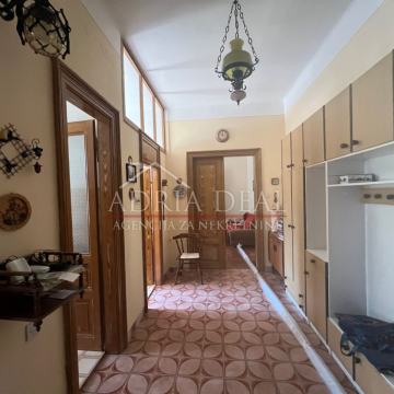 Pula, Veruda - stan 127m2 na 1.katu sa garažom