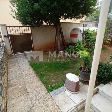 PULA, VIDIKOVAC - Dvojna kuća s okućnicom, 100 m2
