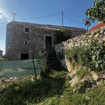 RADOVIN-stara kamena kuća!