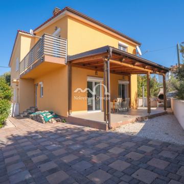 RAŽANJ- ROGOZNICA- OPREMLJENA KUĆA- 200M OD MORA- PRILIKA!!