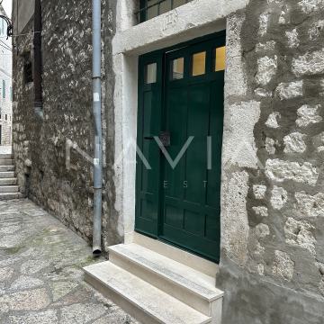 RENOVIRANA KAMENA KUĆA U ŠIBENSKOJ GRADSKOJ JEZGRI