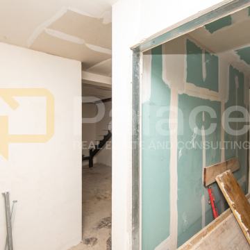 Renovirani dvoetažni stan S4 u manjoj zgradi: Šibenik-centar, 70 m2