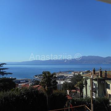 Rijeka, Trsat, 180 m2, dvoetažni stan u kući s dvorištem