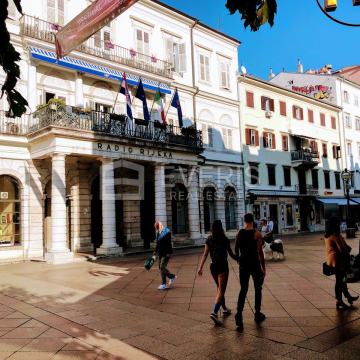 Rijeka, Korzo, prvi kat, balkon, 126 m2