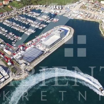 RIJETKOST - zemljište 1 red do mora do Marine Kaštela,cijena na upit