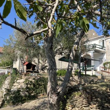 RIJETKOST U PONUDI: OŠLJAK-KUĆA U NIZU!