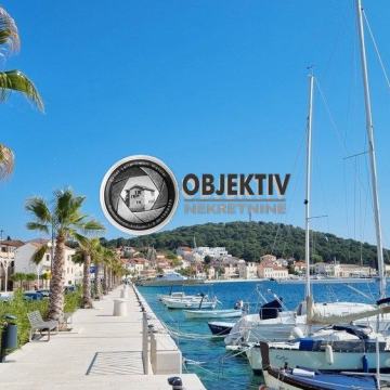 ROGOZNICA, 1.RED DO MORA, DIO KAMENE KUĆE, POVRŠINE 60m2+TERASA 15m2