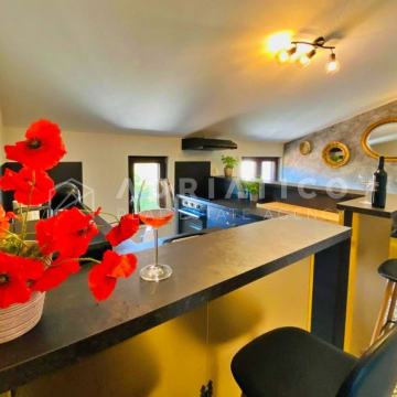 Rovinj, miran predio grada, uređen trosoban stan