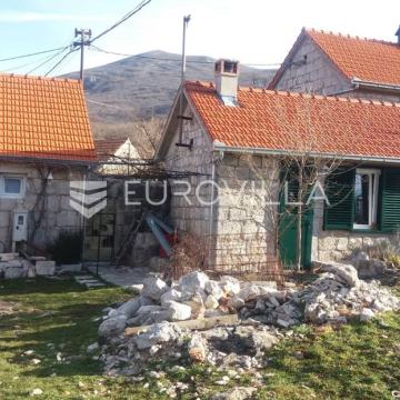 Sinj, Ruda, renovirane kamene kuće s vrtom