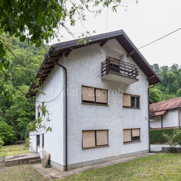 Samobor, centar, kuća i dvorište 1021m2,
