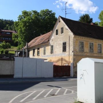 Samobor, Centar, stan 240 m2, garaža,podrum,drvarnica 50m2+231 m2 vrt