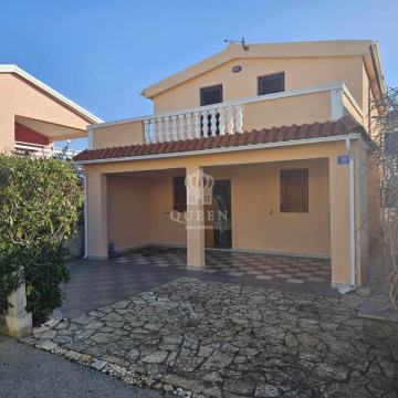 Samostojeća kuća sa 2 apartmana-ODMAH MOGUĆE PREUZIMANJE