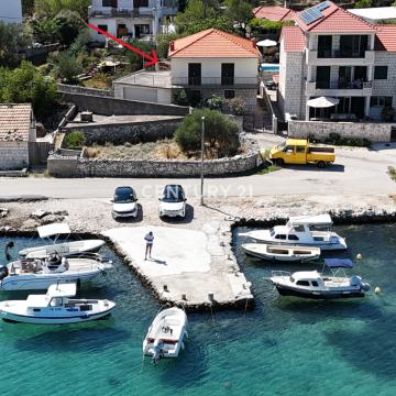 Samostojeća kuća s 2 stana  POGLED MORE, 20 m od mora – Vinišće