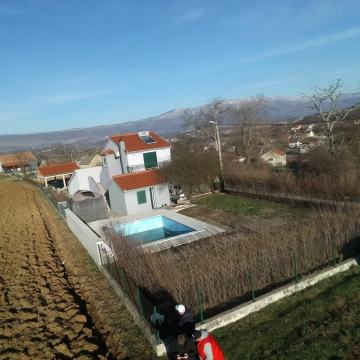SAMOSTOJEĆA KUĆA KATNICA S BAZENOM SINJ-SUHAČ EKSKLUZIVNO , 106.00 m2