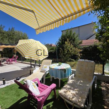 Samostojeća kuća s okućnicom, Kaštel Lukšić