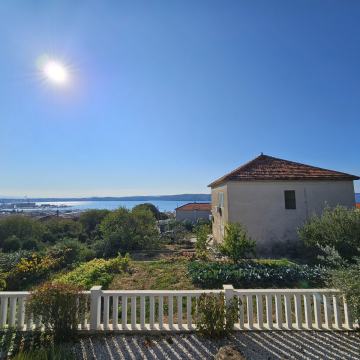 Samostojeća kuća: Seget Donji, 210,00 m2