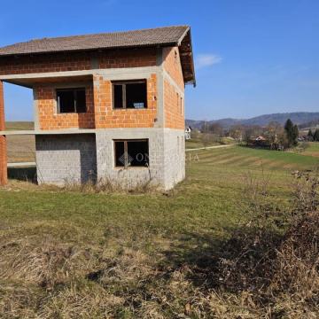 SAMOSTOJEĆA KUĆA SA VELIKIM ZEMLJIŠTEM!!