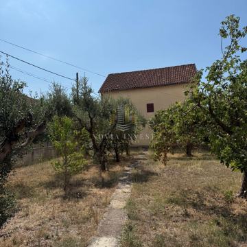 Kuća sa velikom okućnicom, Zadar