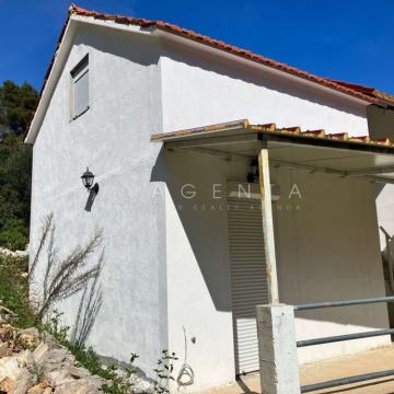 Šarmantna kućica, 2 objekta, Šolta, NKP 50 m2