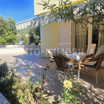 Šarmantni stan s lijepo uređenom okućnicom i prostranim vrtom