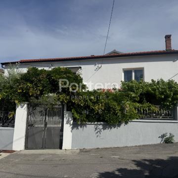 SARŠONI, kuća s lijepom okućnicom