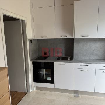 SELCE,STAN 46M2,I KAT,DVIJE VELIKE TERASE,150 METARA OD MORA