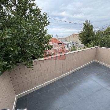 SELCE,STAN 46M2,I KAT,DVIJE VELIKE TERASE,150 METARA OD MORA