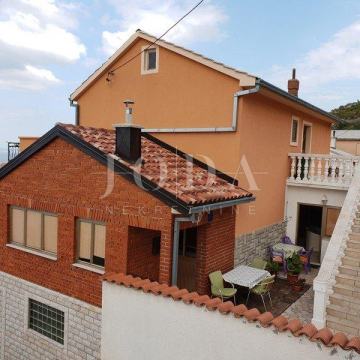 Senj, kuća sa tri stana!