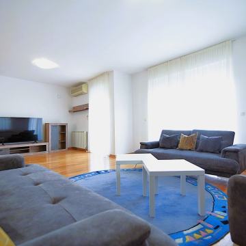 Šestine – prostrana luksuzna kuća (490 m²) s vrtom i duplom garažom