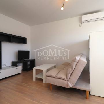 Šibenik, jednosoban namješten stan 38 m2 na 5. katu