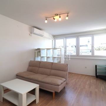 Šibenik, jednosoban namješten stan 38 m2 na 5. katu