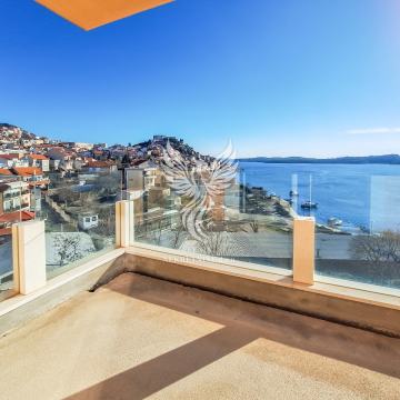 ŠIBENIK, PRVI RED DO MORA, LUKSUZNI 3S + DB STAN S OČARAVAJUĆIM POGLED