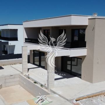 ŠIBENIK, TROMILJA, LUKSUZNA KUĆA S BAZENOM