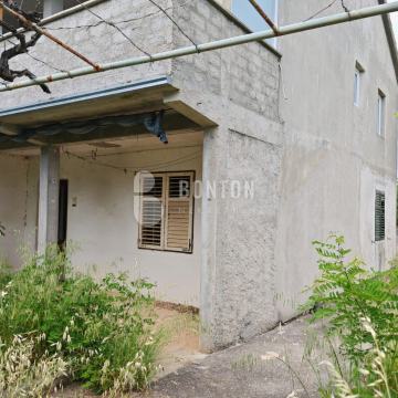 SIKOVO-STAN ZA RENOVACIJU-PRILIKA