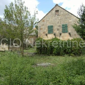 Sinj, Glavice, seosko imanje s kućom, prodaja