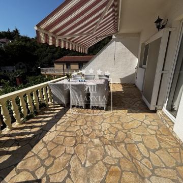 Donji Karin - prilika kuća katnica, krovna terasa blizina mora! 169000