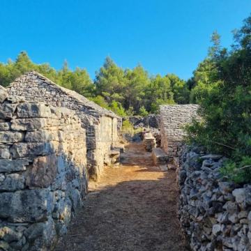 Slikovita Kamena Kuća na Otoku  Hvaru