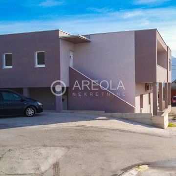 Solin, Srednja Strana (Bubići) - Kuća s 3 stana (1s + 3s + 4s)