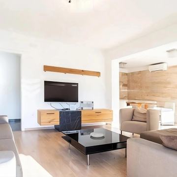 Split 3, 107m2, moderno renoviran s lođom