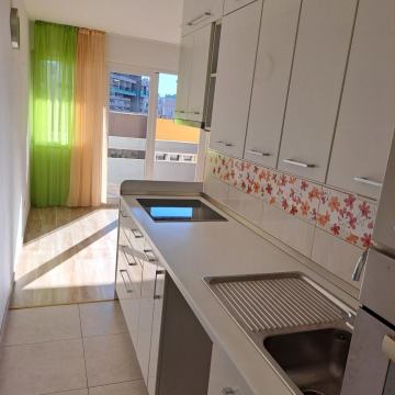 Split 3, 2s, renoviran, pogled na more